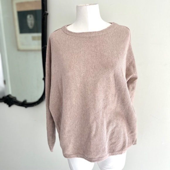 Liz Claiborne Taupe Heather Dolman Sleeve Sweater NWT - Picture 2 of 6
